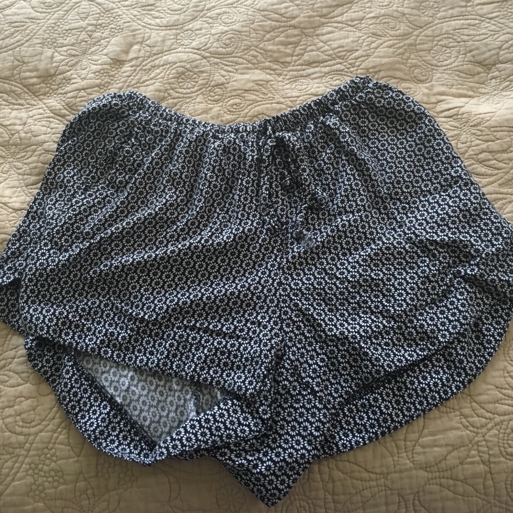 Daisy Printed Brandy Melville Shorts