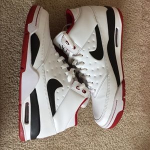 I am selling a pair of Nike flights