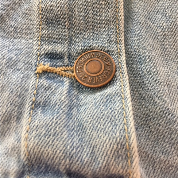 Women's faded denim button-up mini skirt - Picture 3 of 3