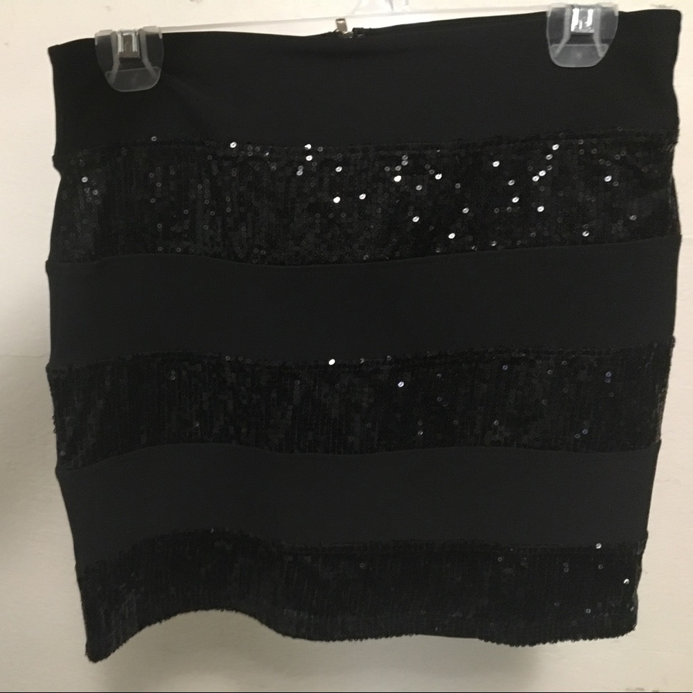Forever 21 black sequined skirt- size Large