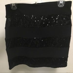 Forever 21 black sequined skirt- size Large