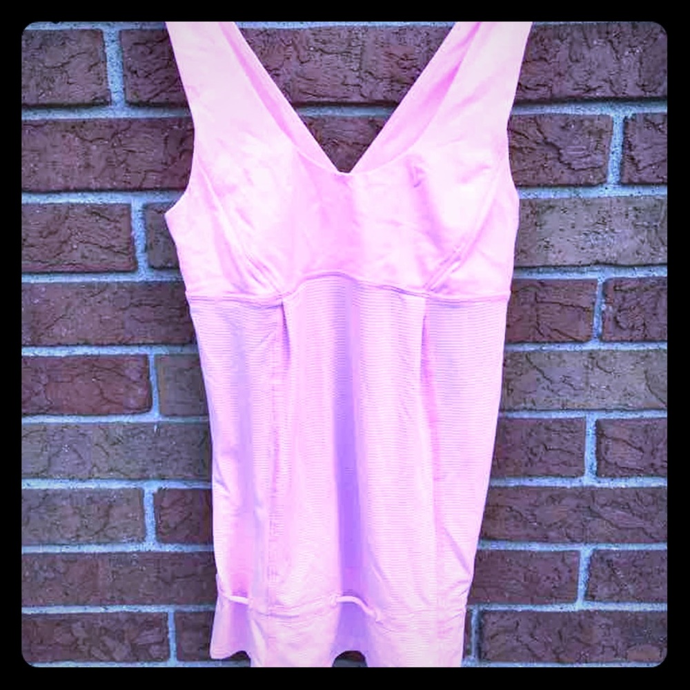 Lululemon, tame me'  pretty pink tank top