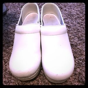 Dansko nursing shoes white