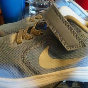 Nike girls size 2.5