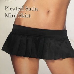 Leg Avenue pleated satin skirt NWT