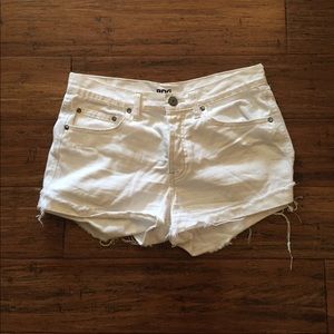 BDG TOMGIRL DESTROYED WHITE SHORT