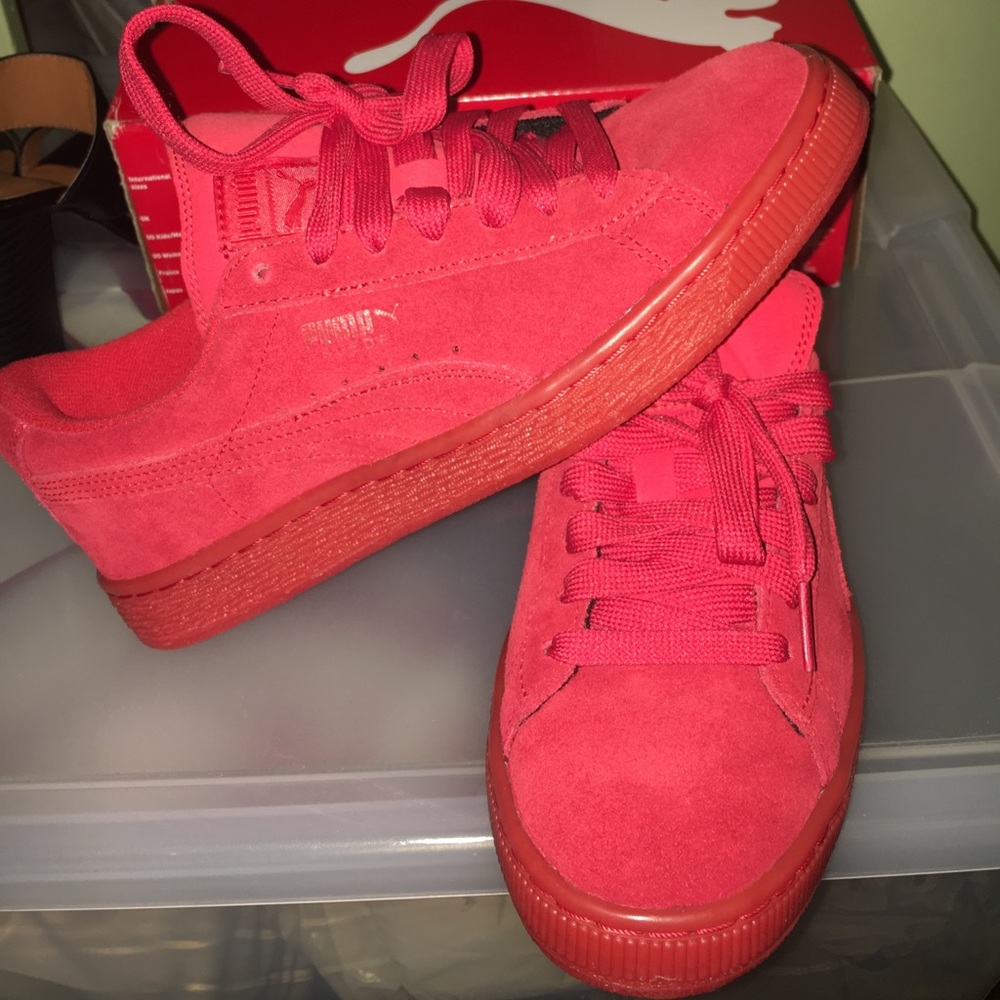 **BRAND NEW** puma sneakers [for women or kids]