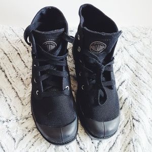 Palladium Women's Pampa Hi Canvas Boots - Blk 5.5