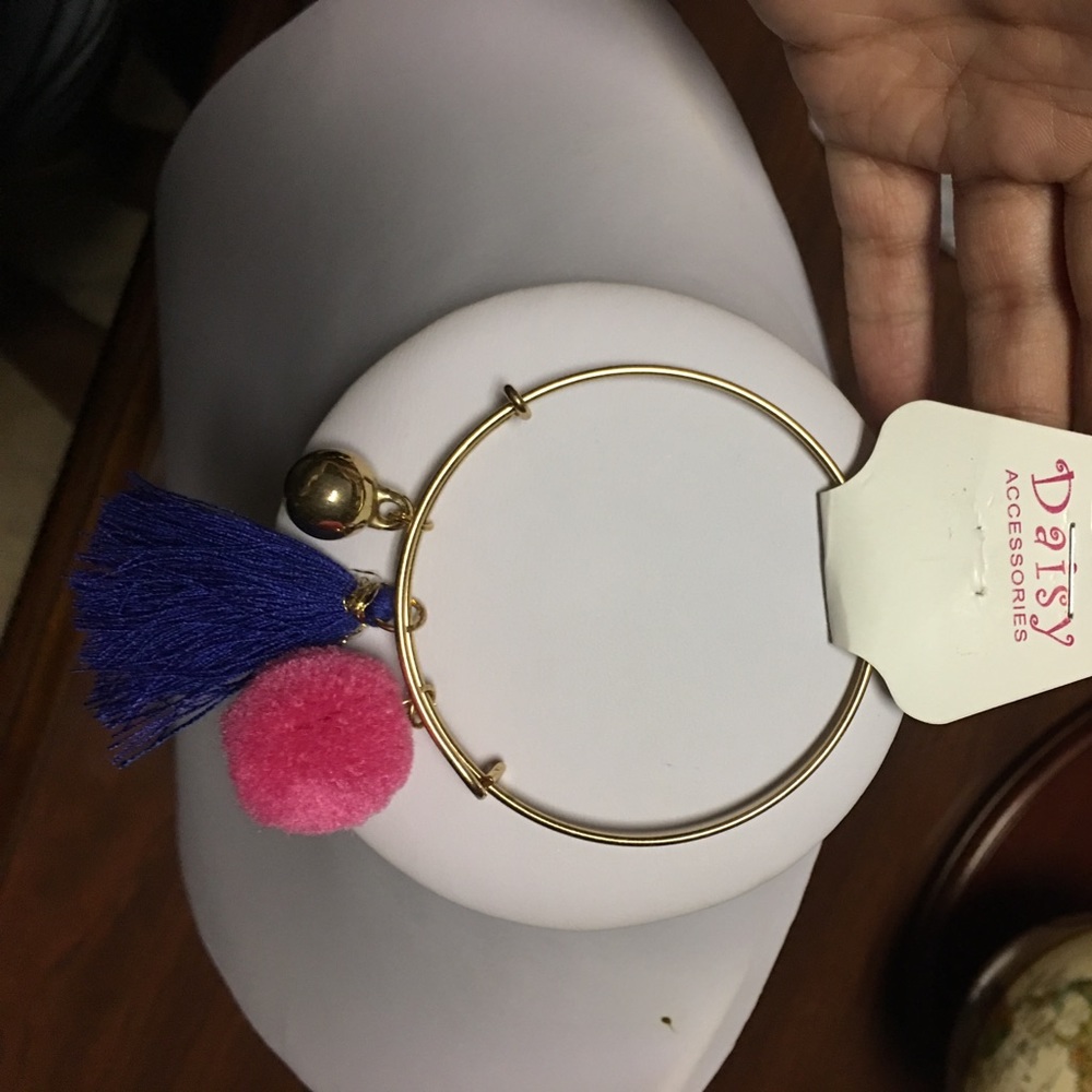 Bracelet pom pom and tassel!