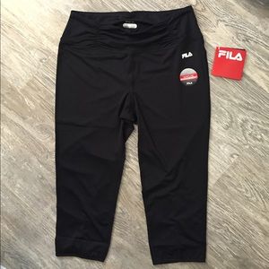 NWT FILA Keyhole To My Heart Capri sz L, Black