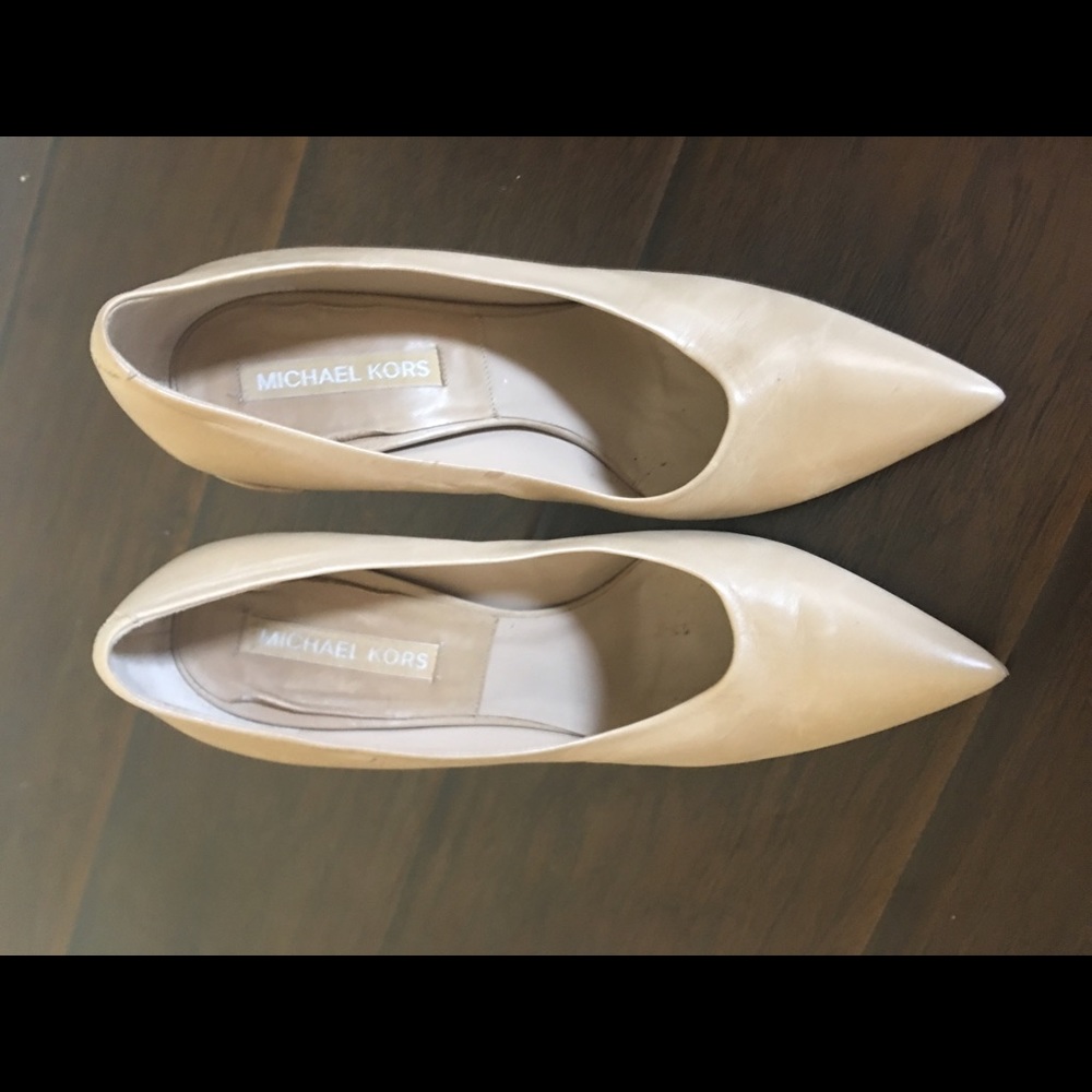 Very elegant Michael kors classy shoe ( cone heel)