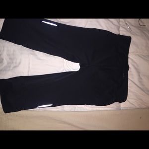 Under Armour short crop leggings.