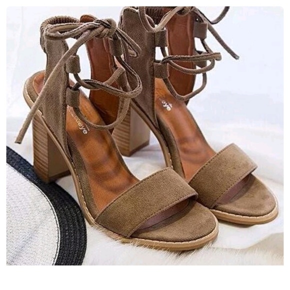 🎁H.P.🎁5⭐Tan Open Toe Lace Up Heels - Picture 3 of 5