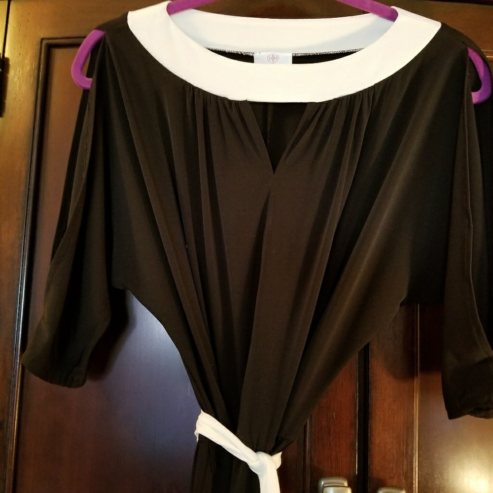 Hot and Hollywood well-made bCold shoulder dress
