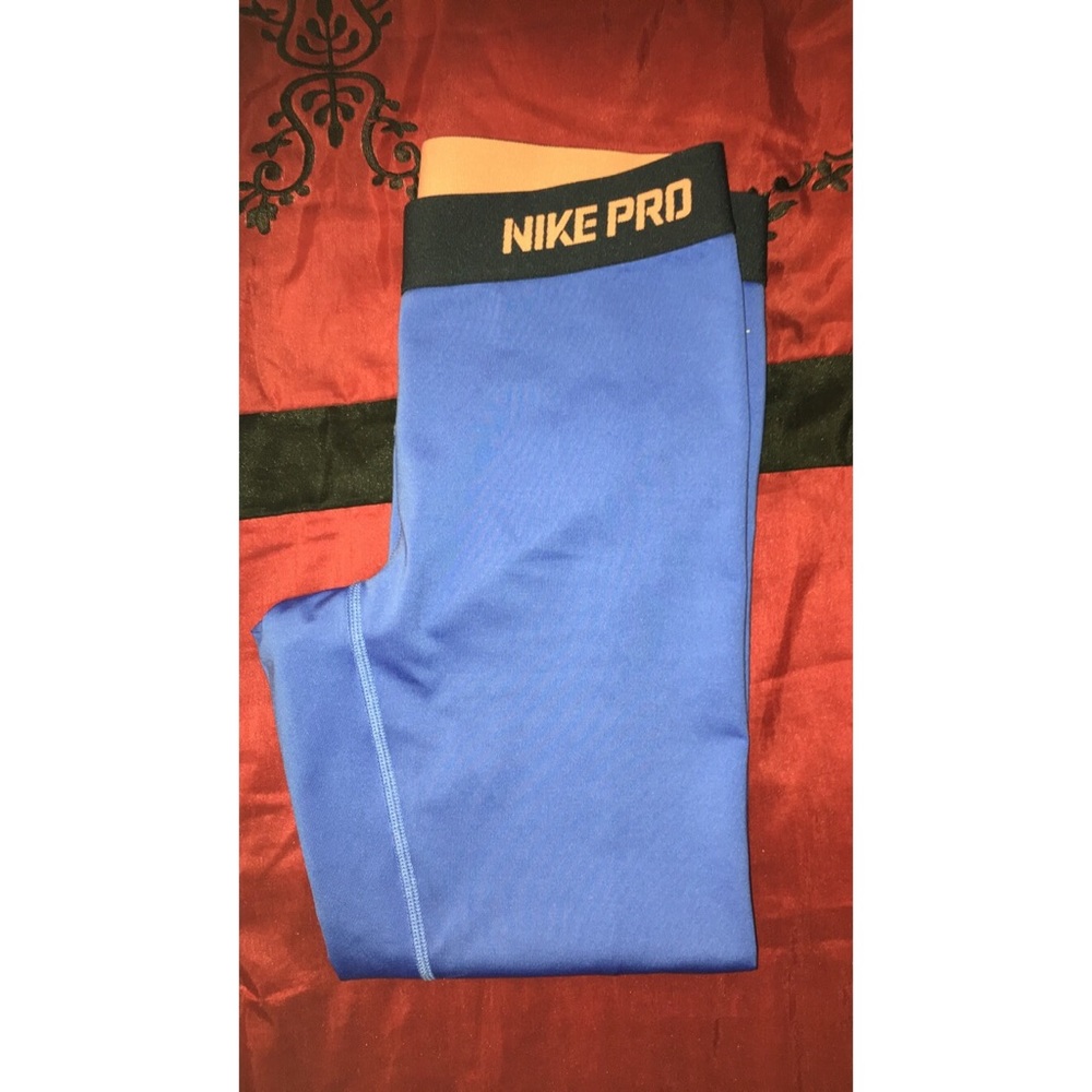 Size XS, Nike Pro Capri Workout Leggings