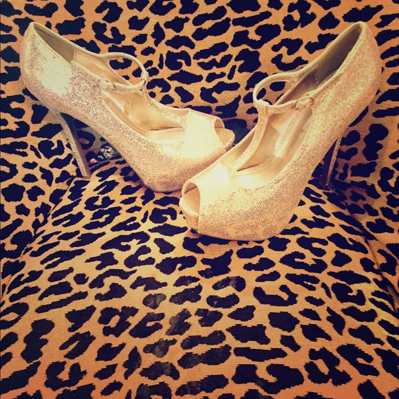 Glitter & Gold Platforms ✨🌟 - Picture 2 of 6