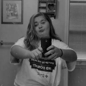 Meet your Posher, Chloe