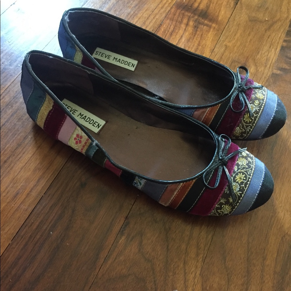 Steve Madden embroidered flats