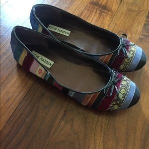 Steve Madden embroidered flats