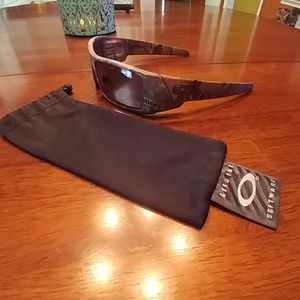 OAKLEY KINGS CAMO GAS CAN SUNGLASSES EUC