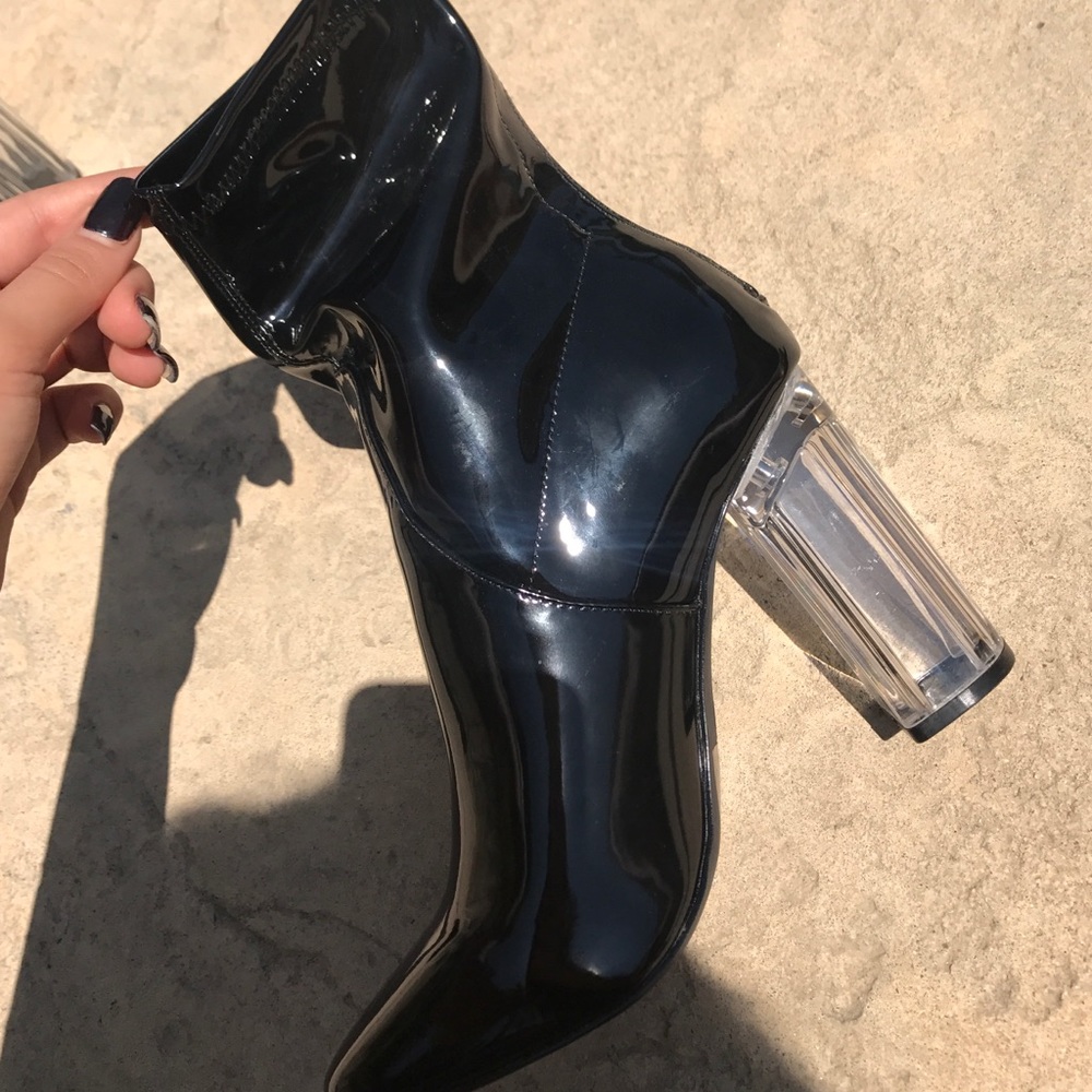 👠 - Picture 3 of 4