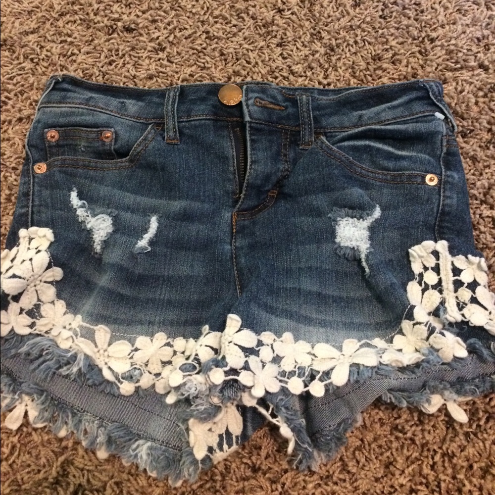 No boundaries jean shorts