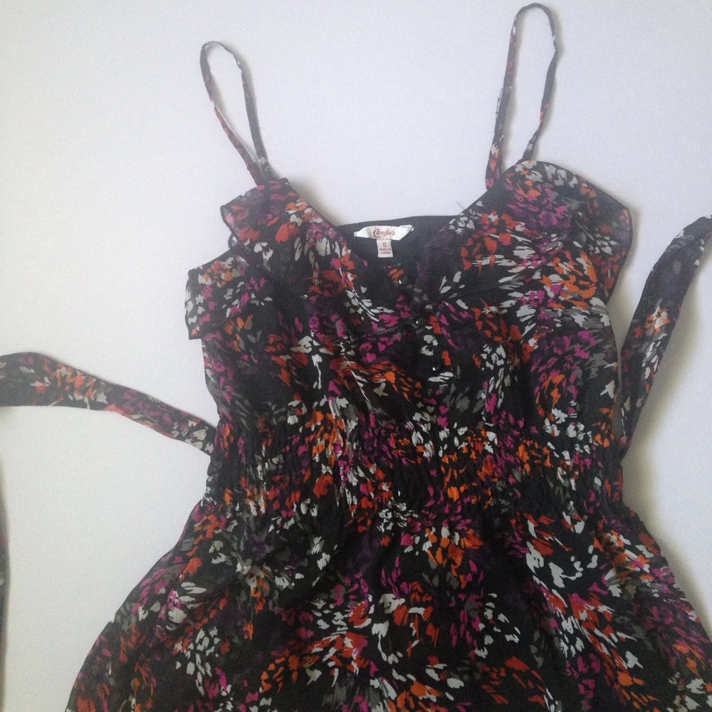 Candie's ruffled top