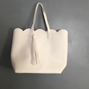 Large ruffled bag🎀