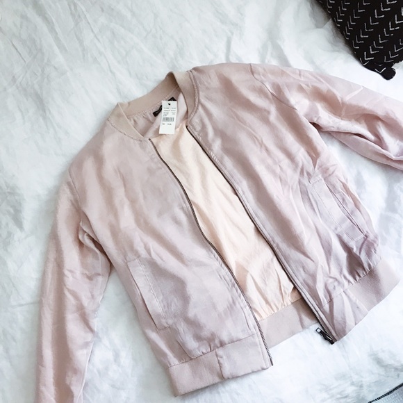 Brandy Melville Dennis bomber jacket in pink - Picture 2 of 6