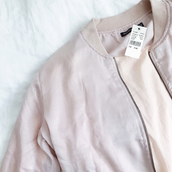 Brandy Melville Dennis bomber jacket in pink - Picture 3 of 6