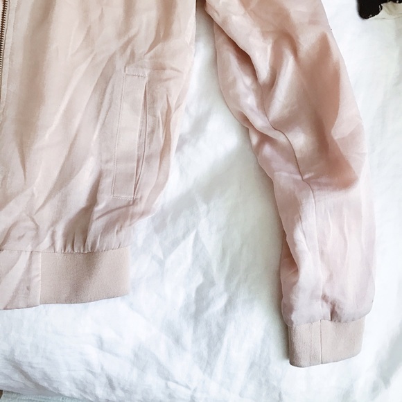 Brandy Melville Dennis bomber jacket in pink - Picture 4 of 6