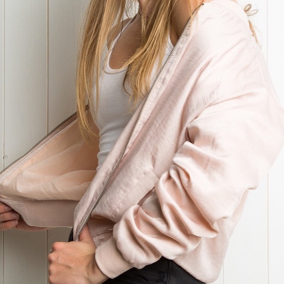 Brandy Melville Dennis bomber jacket in pink - Picture 5 of 6