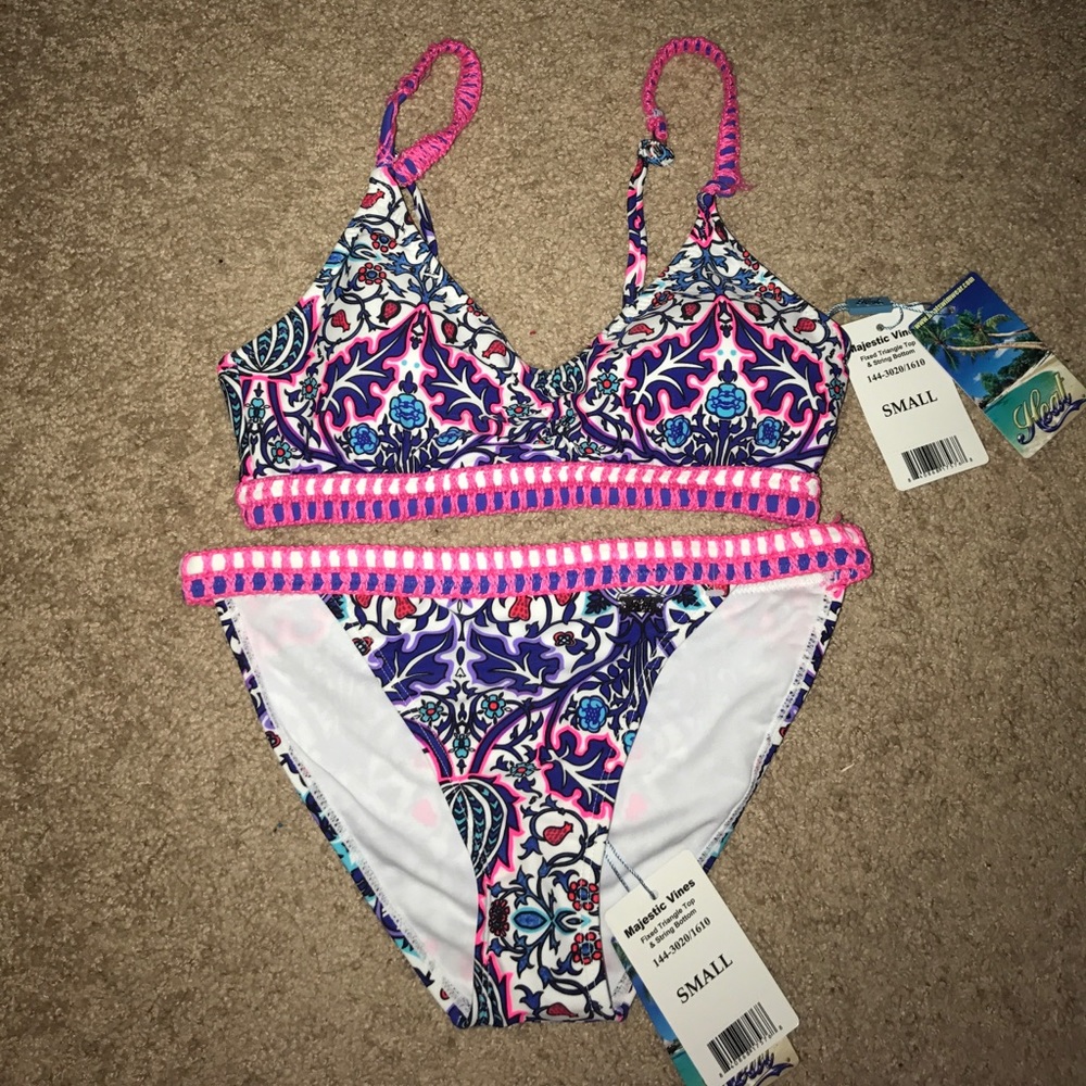 Gorgeous bathing suit😍💕💜