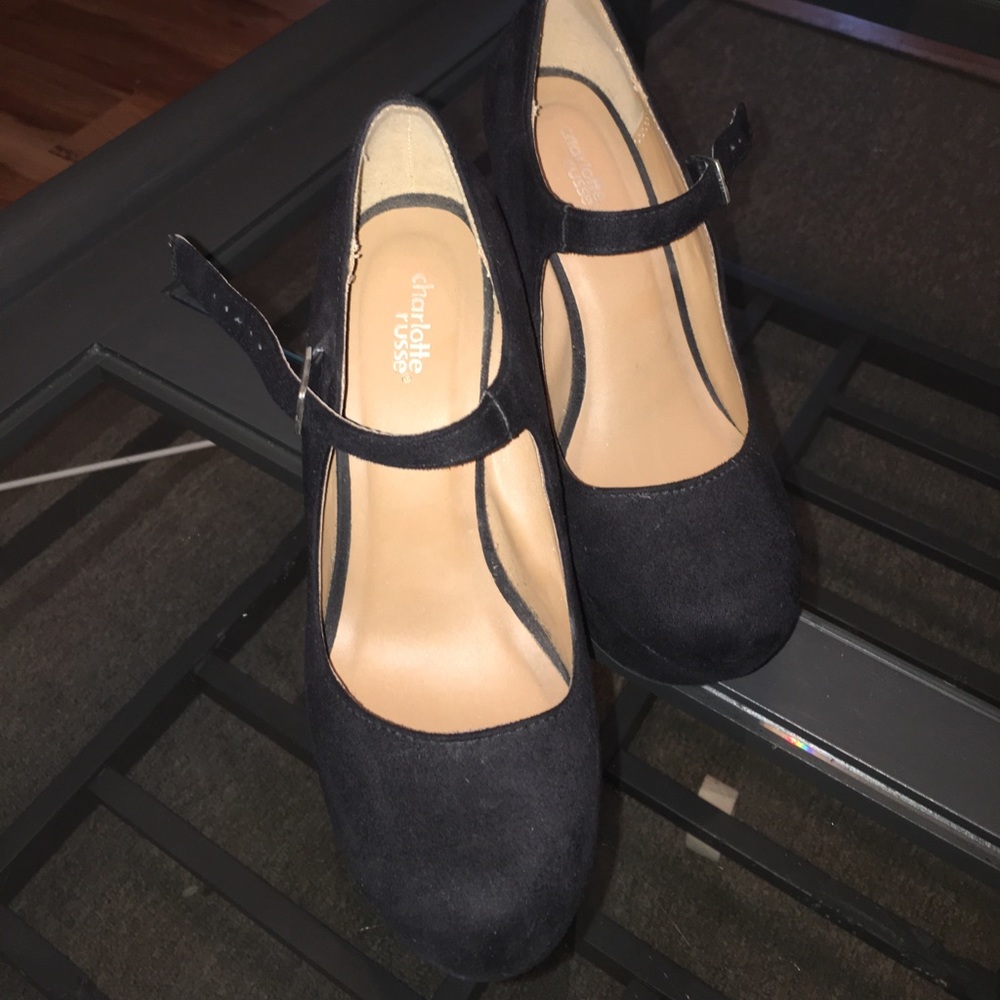 Black wedges