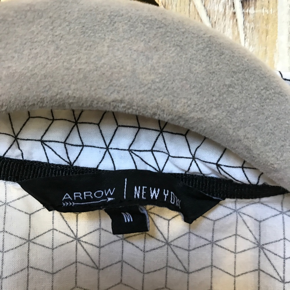 Geometric Pattern Button Down Tank Top - Picture 3 of 3