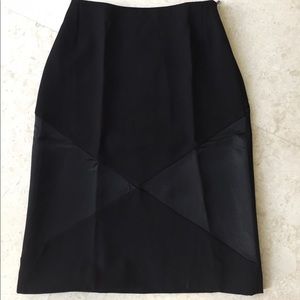 Versus fitted wool and Satin skirt
