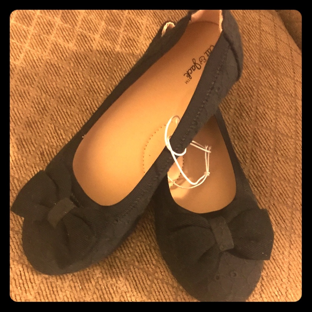 NWOT Black flats with bow!