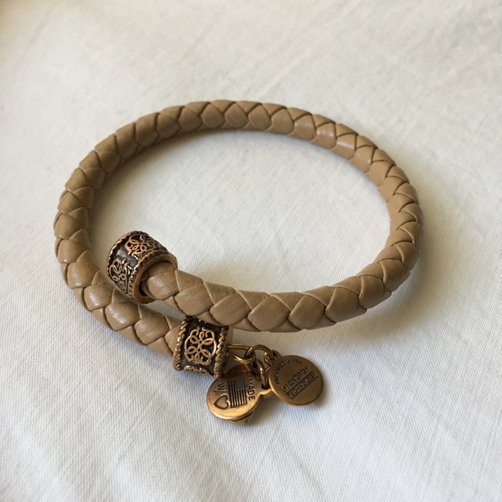 Alex & Ani Wrap✨