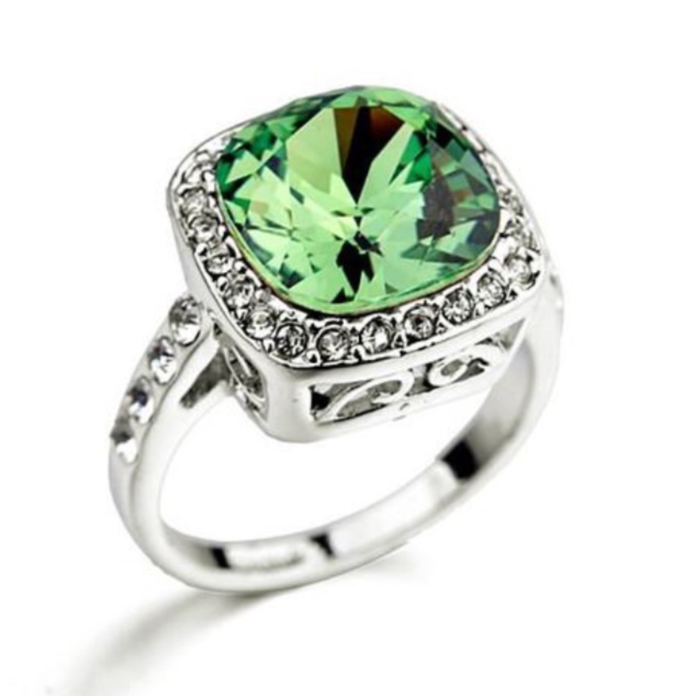 Run ❗️18k white gold filled green stone ring - Picture 2 of 5