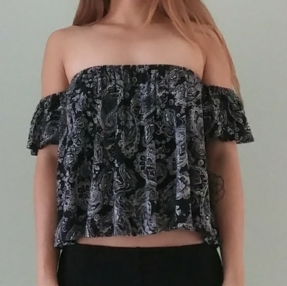 💰SOLD💰 Used Off-The-Shoulder Crop Top