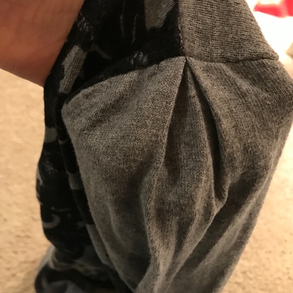 Lace printed scoopneck sweater - Picture 3 of 3