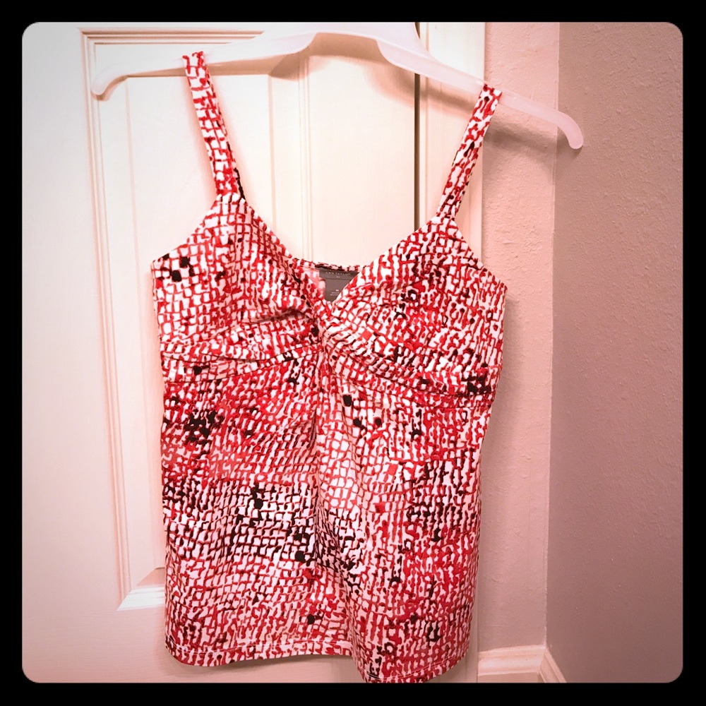 Twisted knot empire top