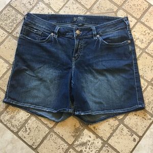 Silver brand, Suki shorts, size 18