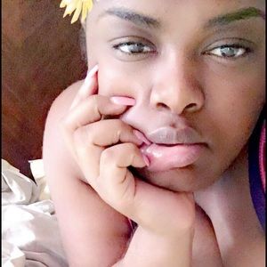 Meet your Posher, Camille