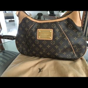 Authentic Louis Vuitton Shoulder bag