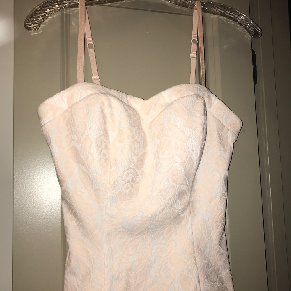 Caché never been worn bodice lace top