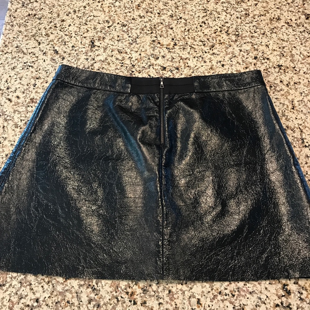 Alice + Olivia Virginia patent-leather mini skirt - Picture 2 of 7