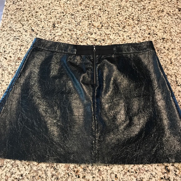 Alice + Olivia Virginia patent-leather mini skirt - Picture 2 of 7