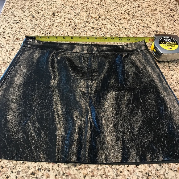 Alice + Olivia Virginia patent-leather mini skirt - Picture 3 of 7