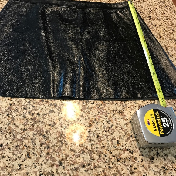 Alice + Olivia Virginia patent-leather mini skirt - Picture 6 of 7